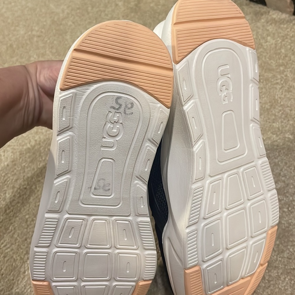 Ugg Size 8 - image 7